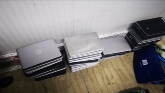 جمارك طنجة المتوسط تحبط تهريب هواتف وأحذية‎