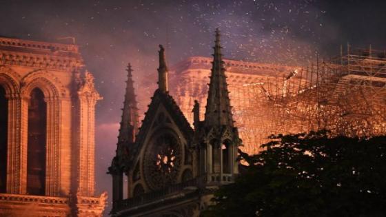 بعد 11 ساعة.. السيطرة على حريق كاتدرائية نوتردام وإخماده جزئيا