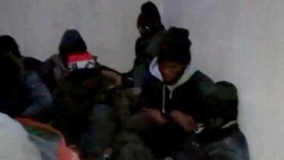 في عز جائحة كورونا.. سلطات مدينة بني انصار توقف 22 مهاجرا سريا بأحد المنازل المهجورة