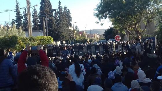 بالصور..ليلة اعتصامات أساتذة التعاقد.. دماء وإغماءات ومطاردات وتوقيفات في شوارع عدة مدن مغربية