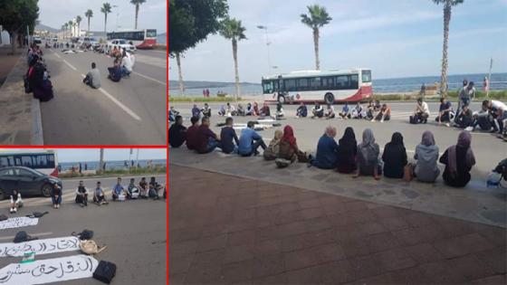 تنظيم وقفة احتجاجية قبالة عمالة الناظور من طرف طلبة بني بوغافر للمطالبة بتوفير الدعم الكافي لحافلة النقل الجامعي