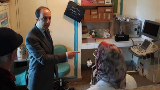 مصيبة بالفيديو.. طفل يعاني من الاختناق والممرضة “ملهية” بأخذ السيلفيات