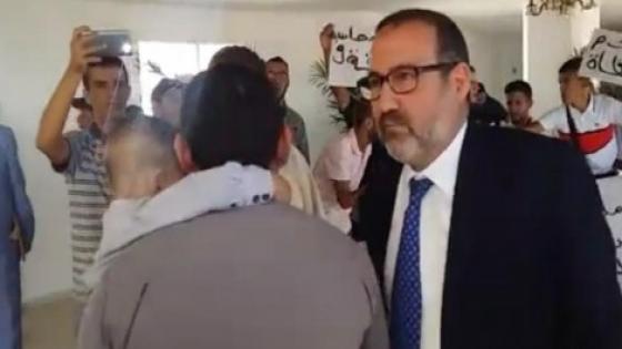 بالفيديو: “قربلة” بمجلس طنجة..محتجون يقطعون دورة أكتوبر ويحاصرون العبدلاوي