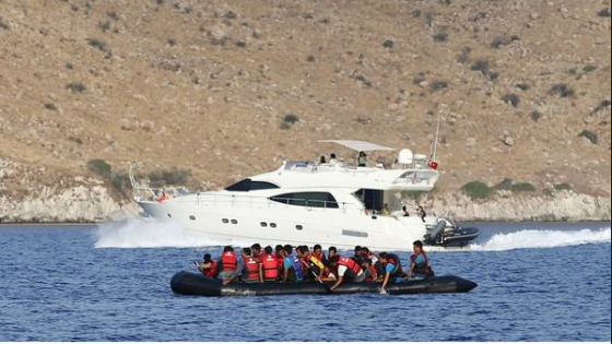 الحرس الإسباني يوقف 12 مهاجرا على متن “يخت” بسواحل مليلية متوجهين إلى إسبانيا