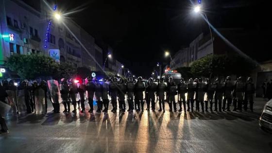 العروي .. مسيرة سلمية تتحول إلى فوضى وتخريب وسط استنفار أمني