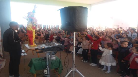 مدرسة بالعروي تنظم حفلا بهلوانيا بهيجا لفائدة التلاميذ والتلميذات