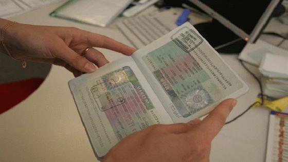 مواطنون يشتكون من تأخر ملفات التأشيرة بقنصلية الناظور