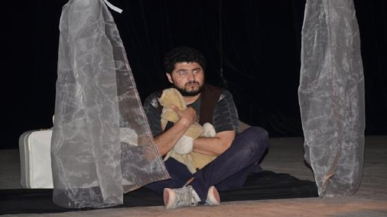 فرقة أمزيان للمسرح من خلال مسرحيتها الجديدة “اوال نتجيرت”