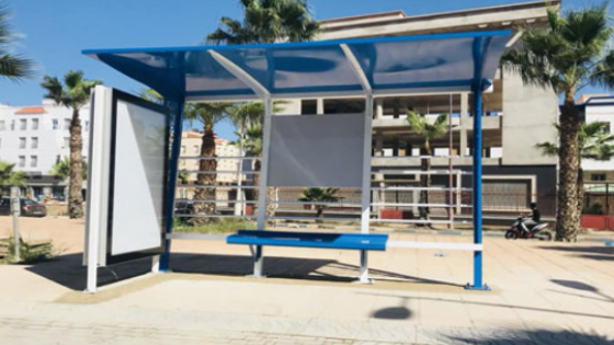 تثبيت أول محطة لتوقف حافلات النقل الحضري معززة بشاشة إلكترونية بمدخل الناظور