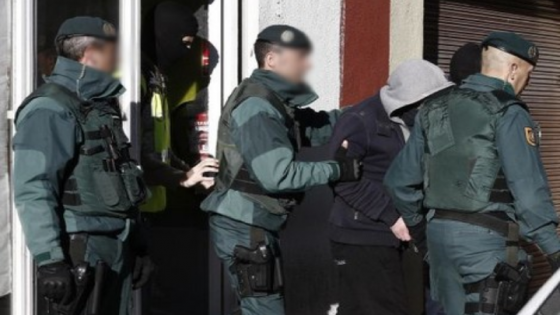 سيارة تقتحم سبتة لتهريب مهاجرين غير نظاميين