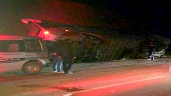 انقلاب حافلة لنقل المسافرين انطلقت من الحسيمة في اتجاه الرباط بعد اصطدامها بسيارة خفيفة