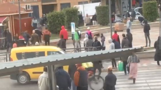 شاهدوا حراكة يحولون مدخل مدينة مليلية إلى حلبة للاشتباكات اليومية