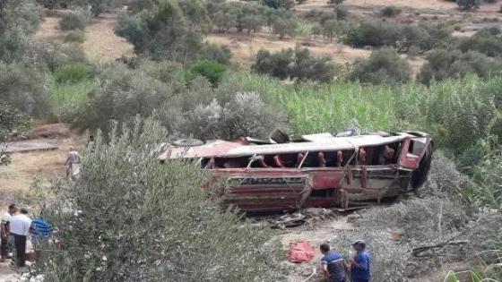 انقلاب حافلة لنقل المسافرين يوقع عدد كبير من القتلى و الجرحى !