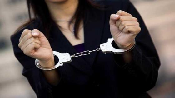 طنجة.. توقيف سيدة انتحلت صفة شرطية وأخضعت شخصين للتحقق من الهوية