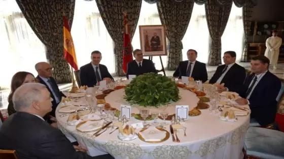 الملك يقيم مأدبة غداء على شرف سانشيز