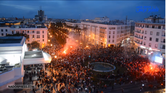 من الرباط.. جماهير غفيرة تتوافد الى ساحة البرلمان للاحتفال بالتأهل التاريخي للمنتخب