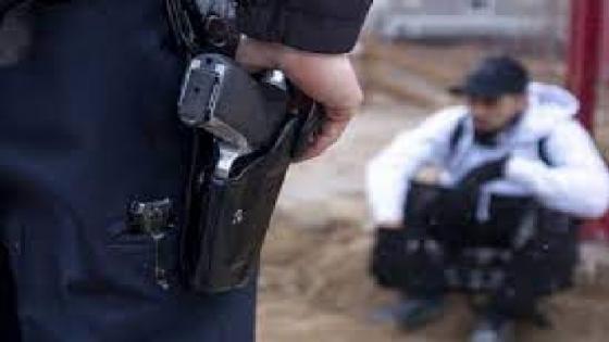 عناصر الأمن تشهر السلاح لضبط جانح