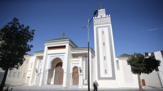 Mosquée «Palestine» à Ben M'Sik : Zellige traditionnel, plâtre et bois sculptés, un mélange de matériaux nobles qui embellit les mosquées marocaines. 08052020 – Casablanca