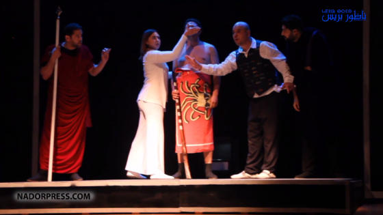 جمهور الرباط يتفاعل مع مسرحية يني يشارزن ثاغنانت/العانيدون .. وهي مسرحية ناطقة بالدرجة و تارفيت.