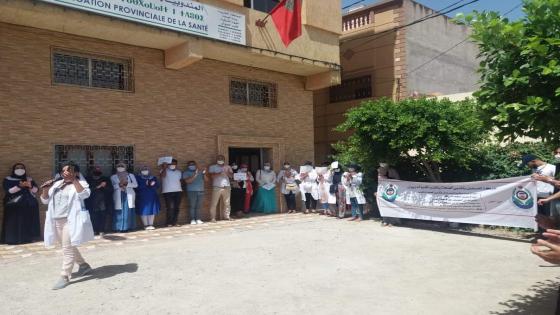 ممرضيي وتقنيي الصحة يحتجون أمام مندوبية الصحة بالدريوش