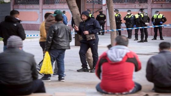 وزارة الداخلية تشرع في إعادة مئات المغاربة العالقين بمليلية المحتلة