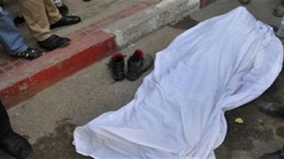 فتاة “تعيد” بوالدها بواسطة ضربة قاتلة بسكين في العنق