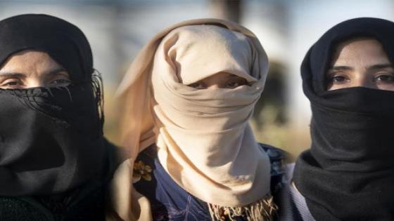 نساء الفراولة.. حكاية مغربيات نبذتهن العائلة وهددهن بالقتل بسبب التبليغ عن الاعتداءات الجنسية في إسبانيا